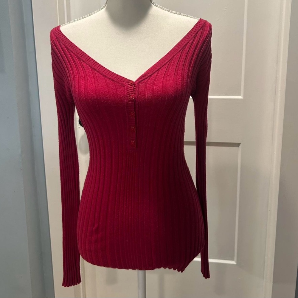 Red V-Neck Ribbed Sweater - Picture 4 of 4